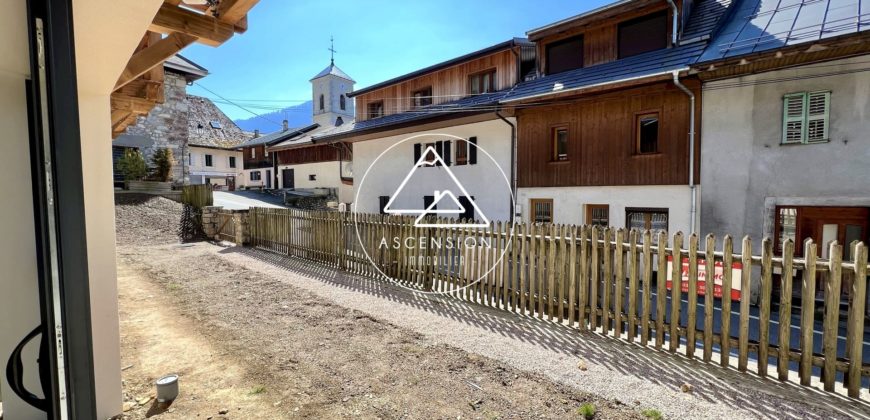 CHALET NEUF – 2 CHAMBRES ET COIN MONTAGNE – CENTRE VILLAGE LE BIOT