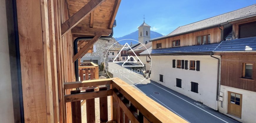 CHALET NEUF – 2 CHAMBRES ET COIN MONTAGNE – CENTRE VILLAGE LE BIOT