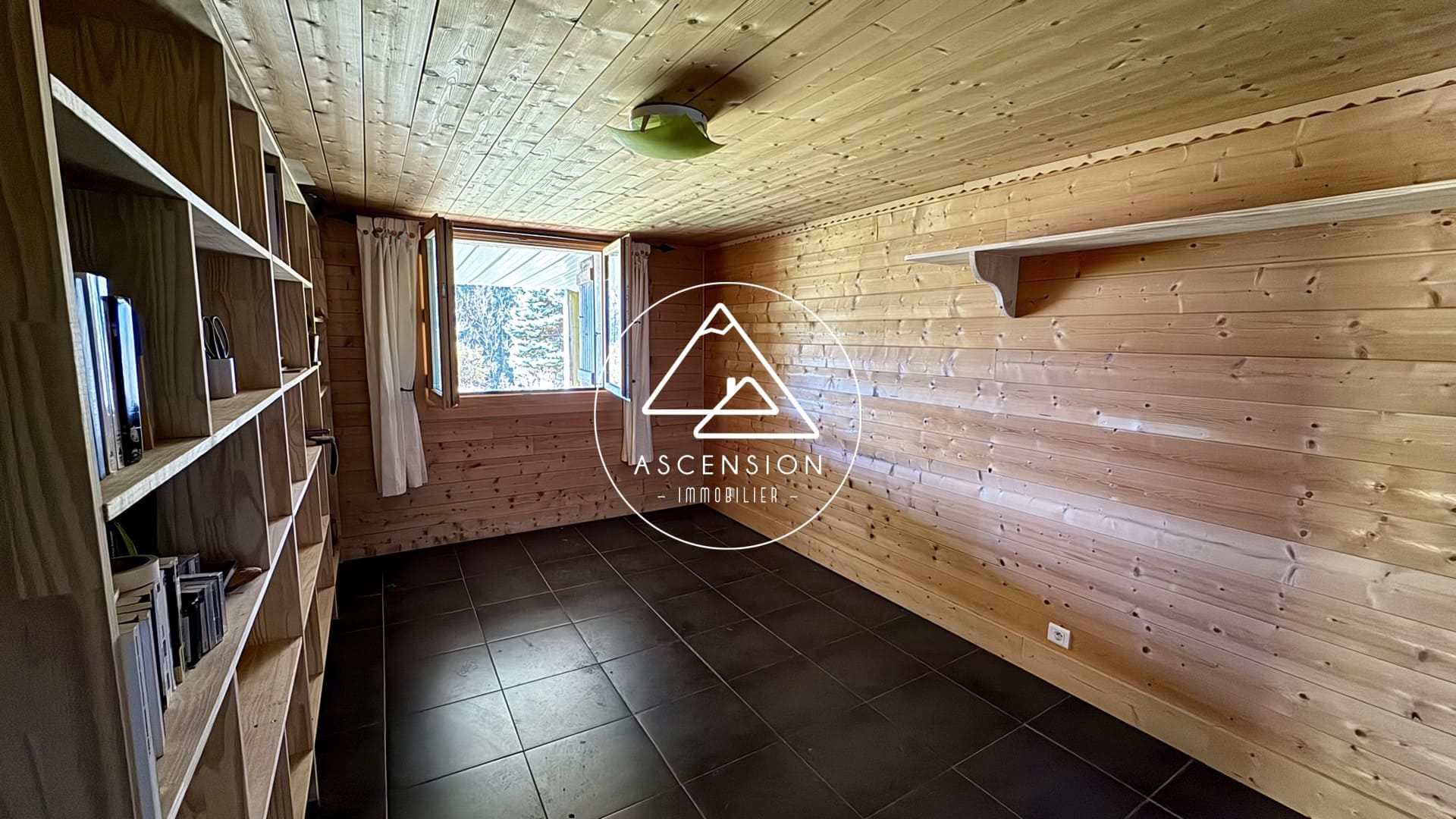 Chalet à rénover de 3 chambres avec vue panoramique sur les montagnes – Le Biot