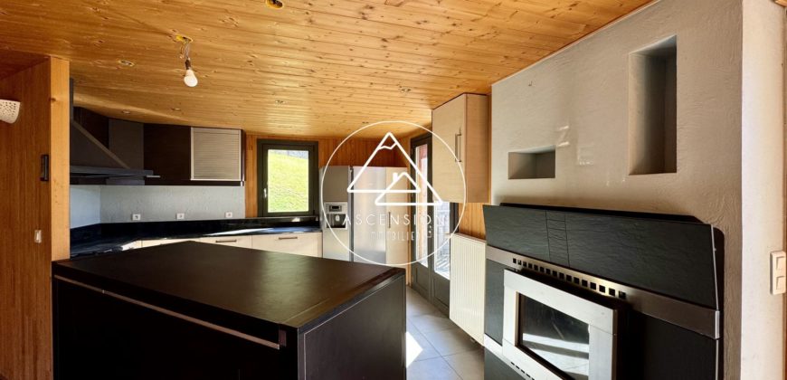 Chalet to Renovate of 3 bedrooms with Panoramic Mountain Views – Le Biot