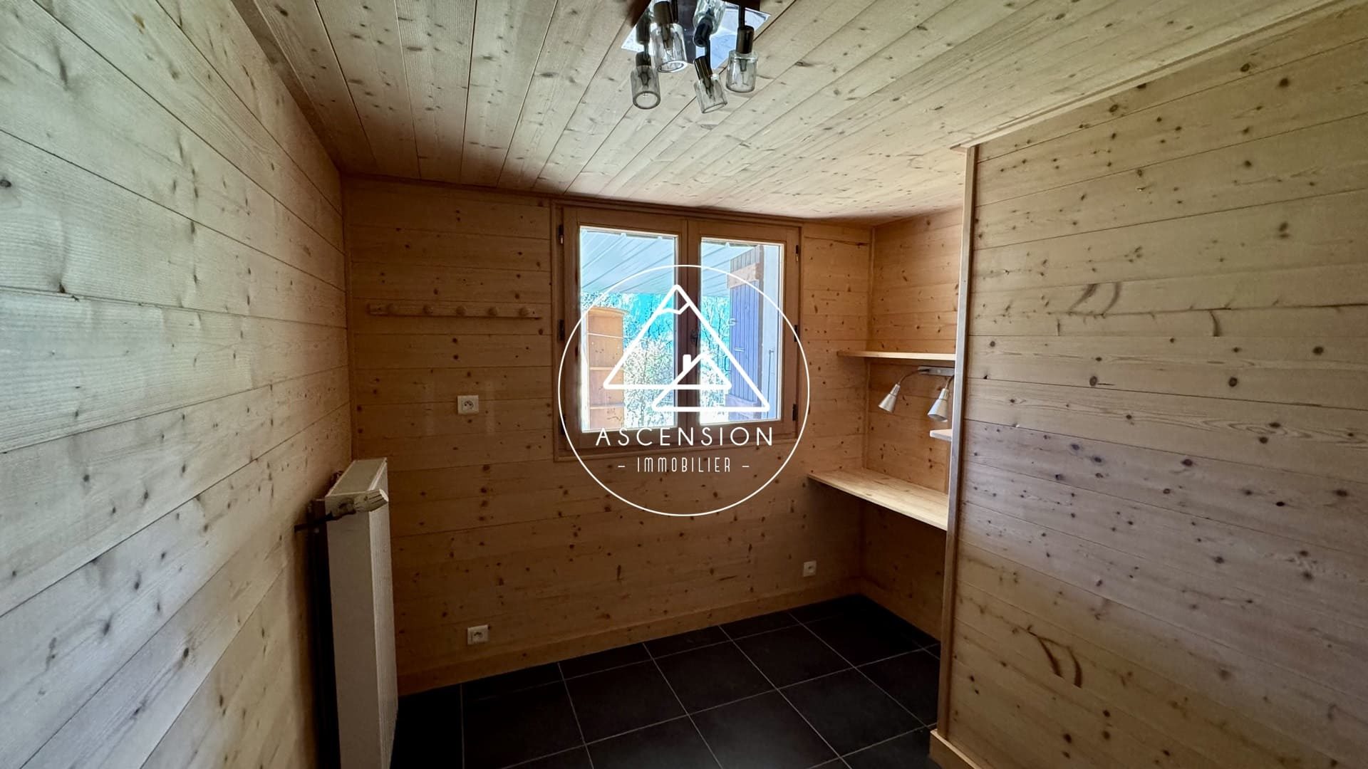 Chalet à rénover de 3 chambres avec vue panoramique sur les montagnes – Le Biot