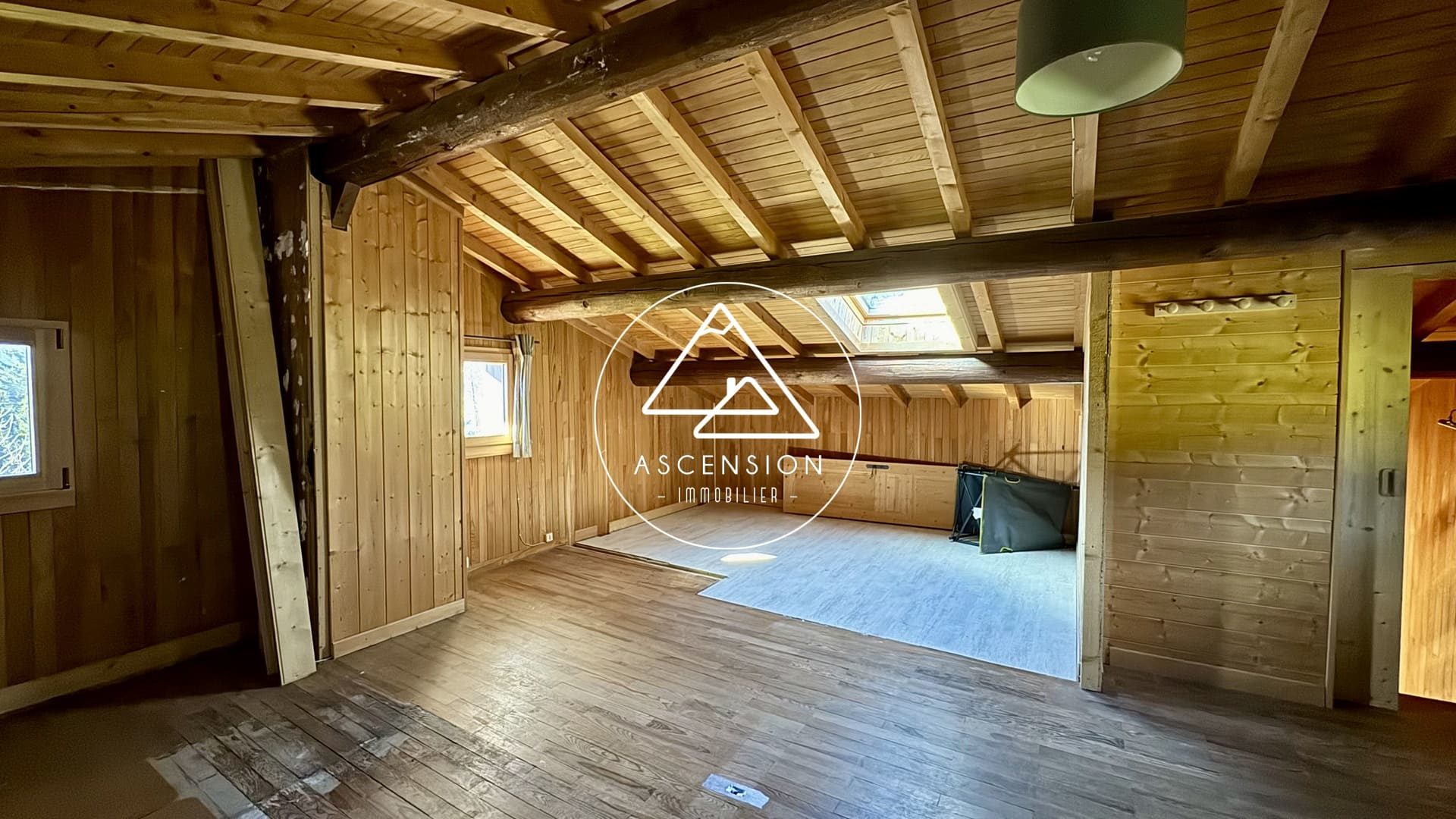 Chalet à rénover de 3 chambres avec vue panoramique sur les montagnes – Le Biot