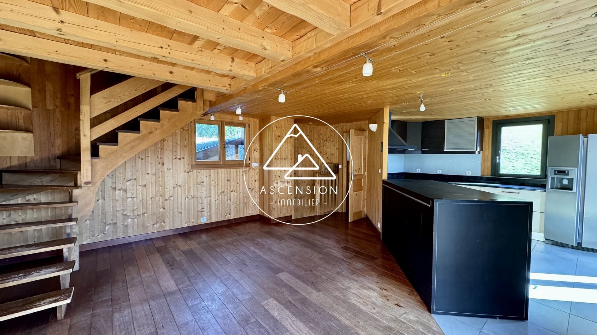 Chalet à rénover de 3 chambres avec vue panoramique sur les montagnes – Le Biot