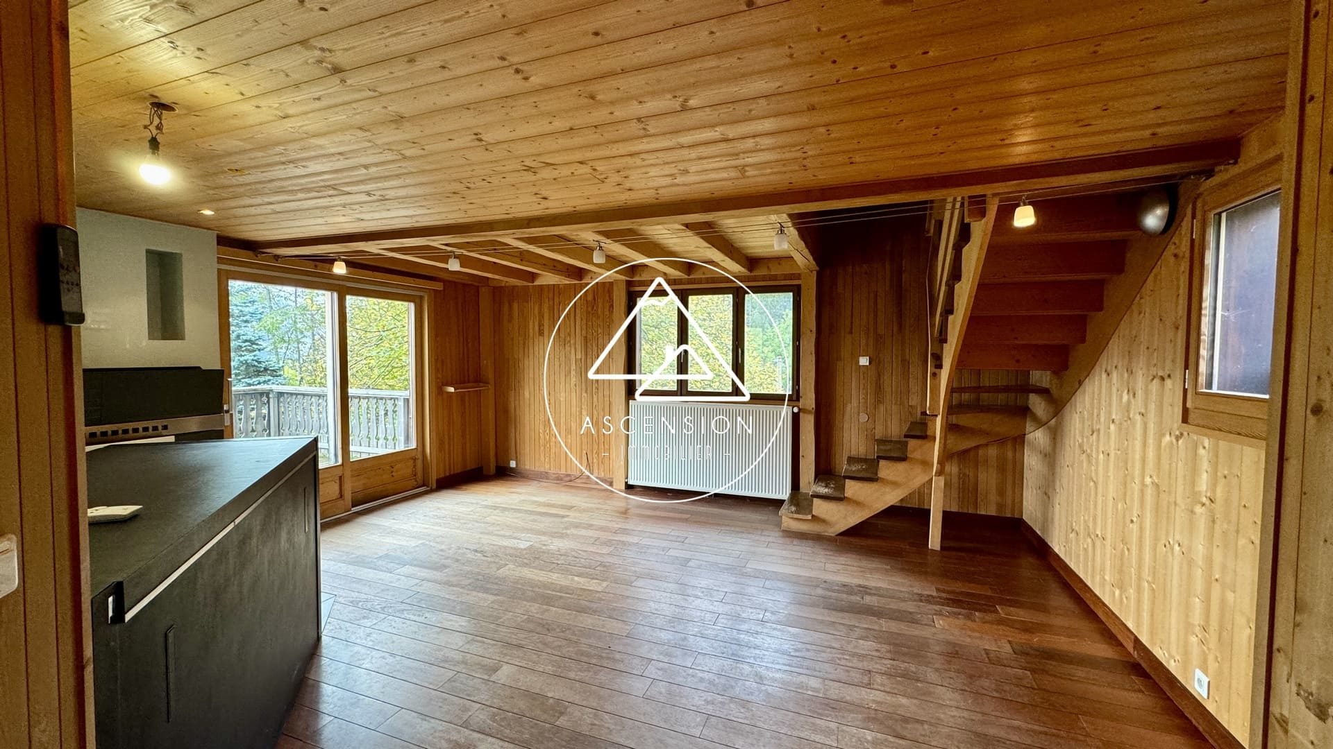 Chalet à rénover de 3 chambres avec vue panoramique sur les montagnes – Le Biot