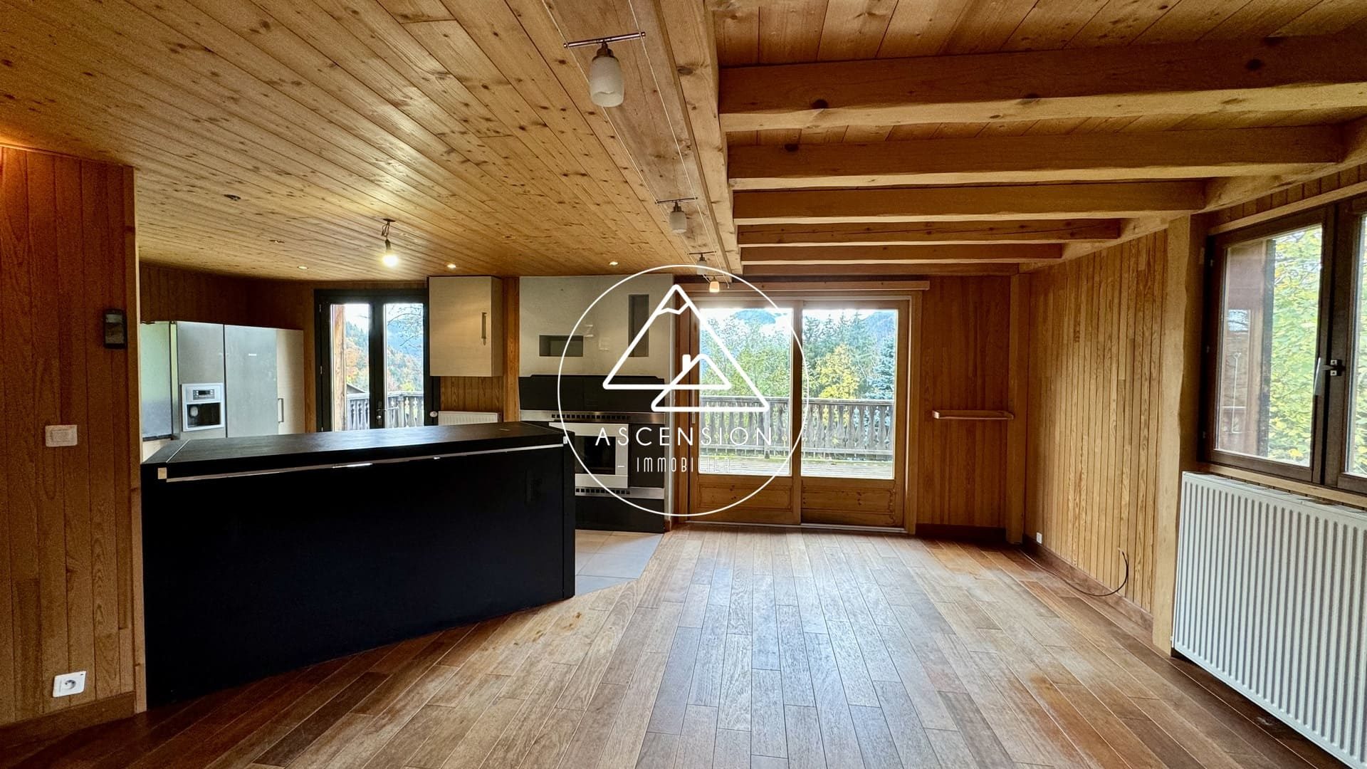 Chalet à rénover de 3 chambres avec vue panoramique sur les montagnes – Le Biot