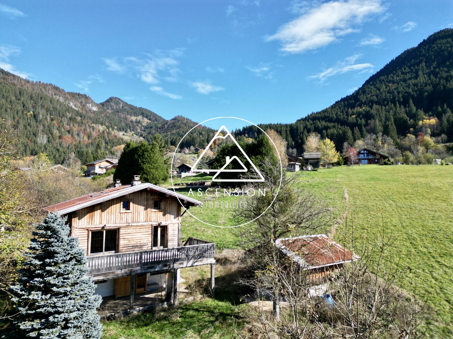 Chalet à rénover de 3 chambres avec vue panoramique sur les montagnes – Le Biot