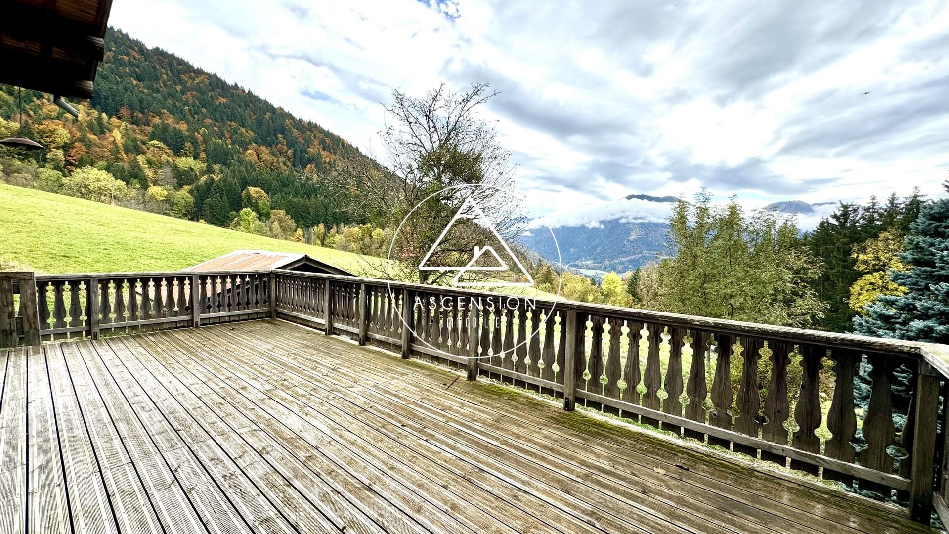 Chalet à rénover de 3 chambres avec vue panoramique sur les montagnes – Le Biot