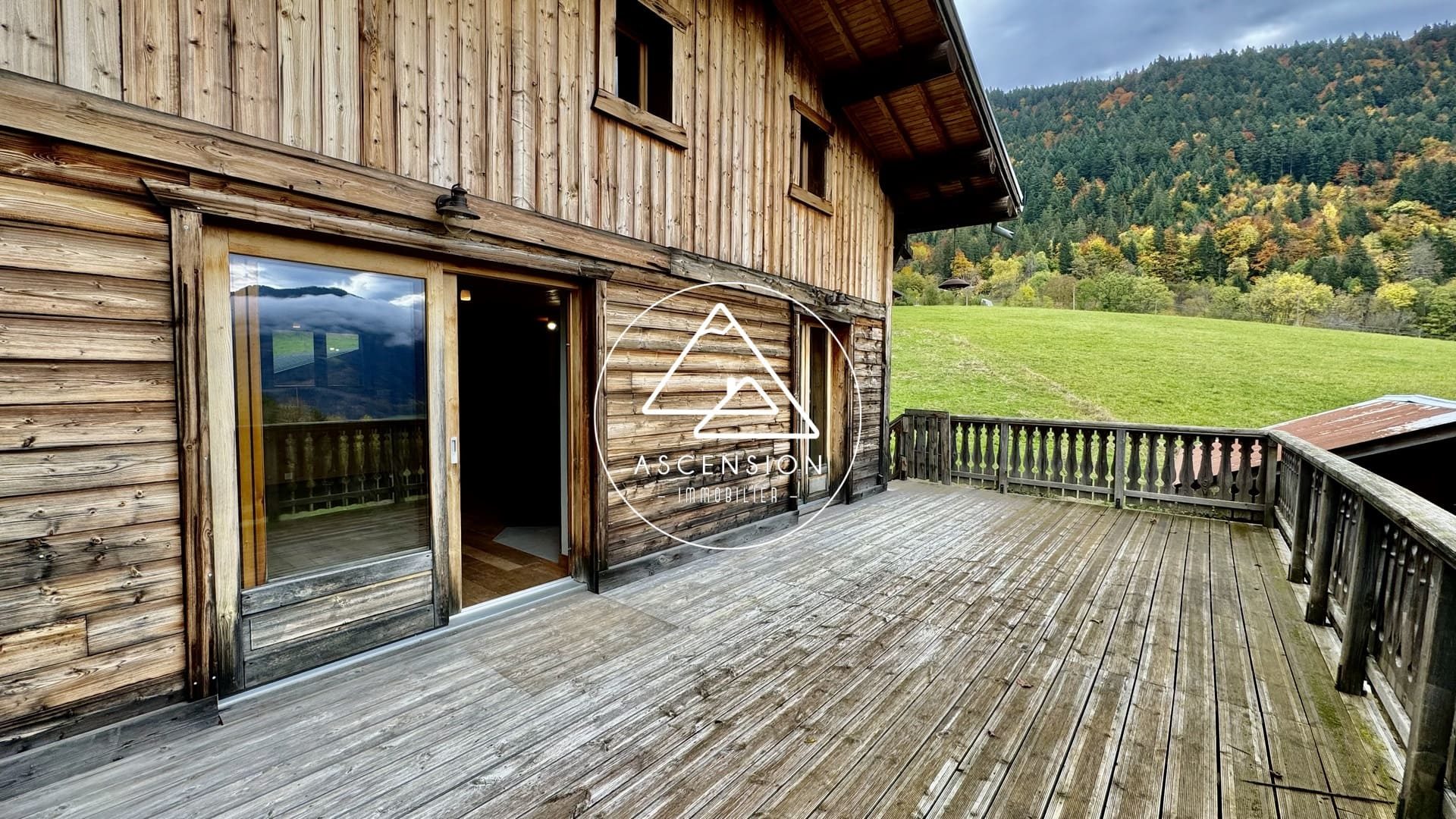 Chalet à rénover de 3 chambres avec vue panoramique sur les montagnes – Le Biot