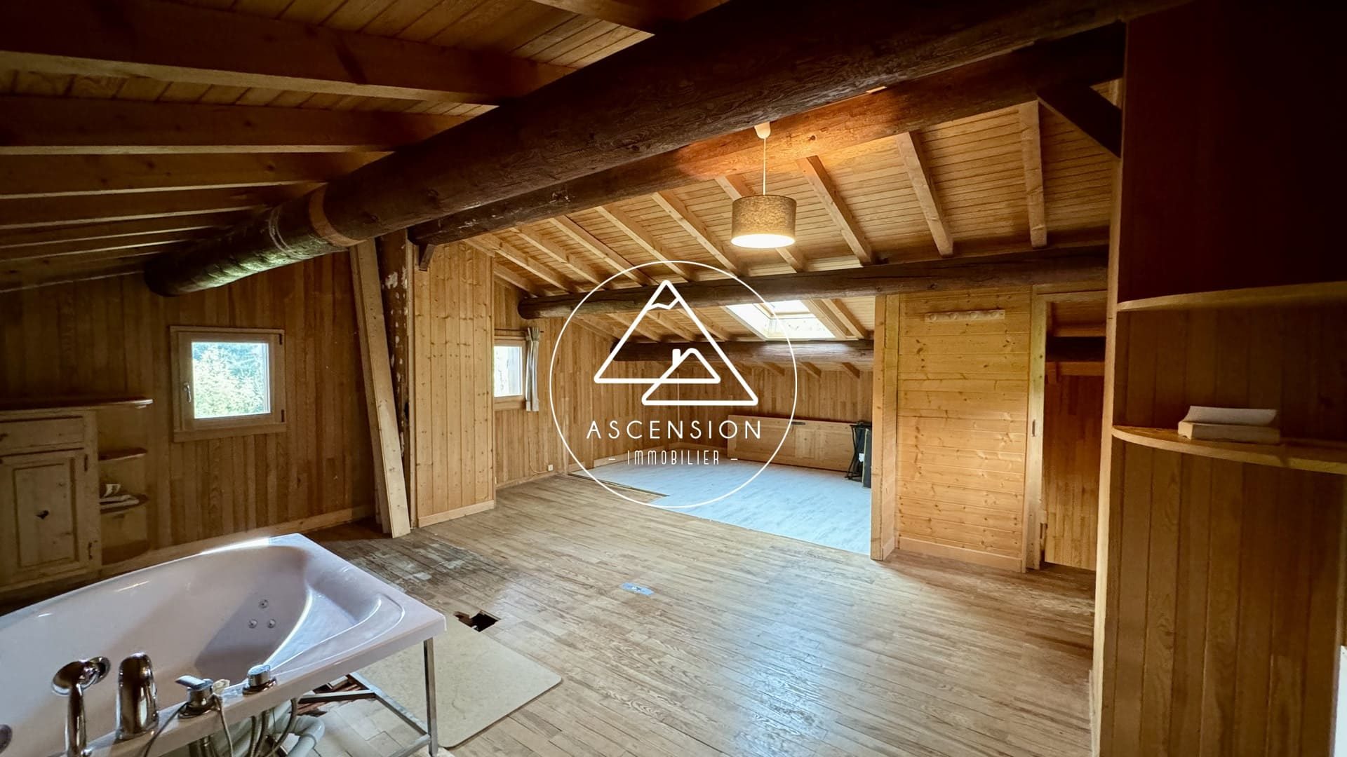 Chalet à rénover de 3 chambres avec vue panoramique sur les montagnes – Le Biot