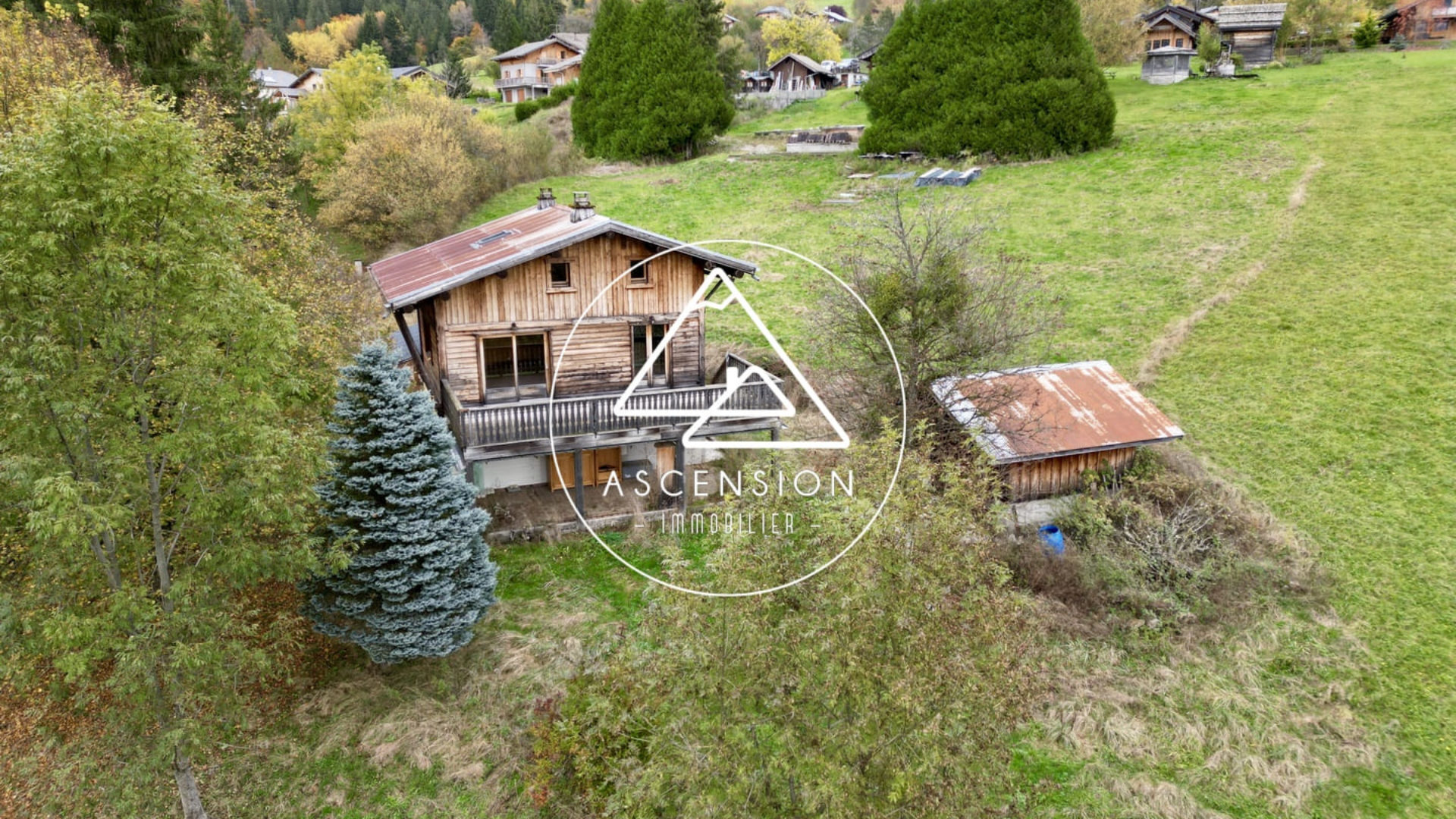 Chalet à rénover de 3 chambres avec vue panoramique sur les montagnes – Le Biot