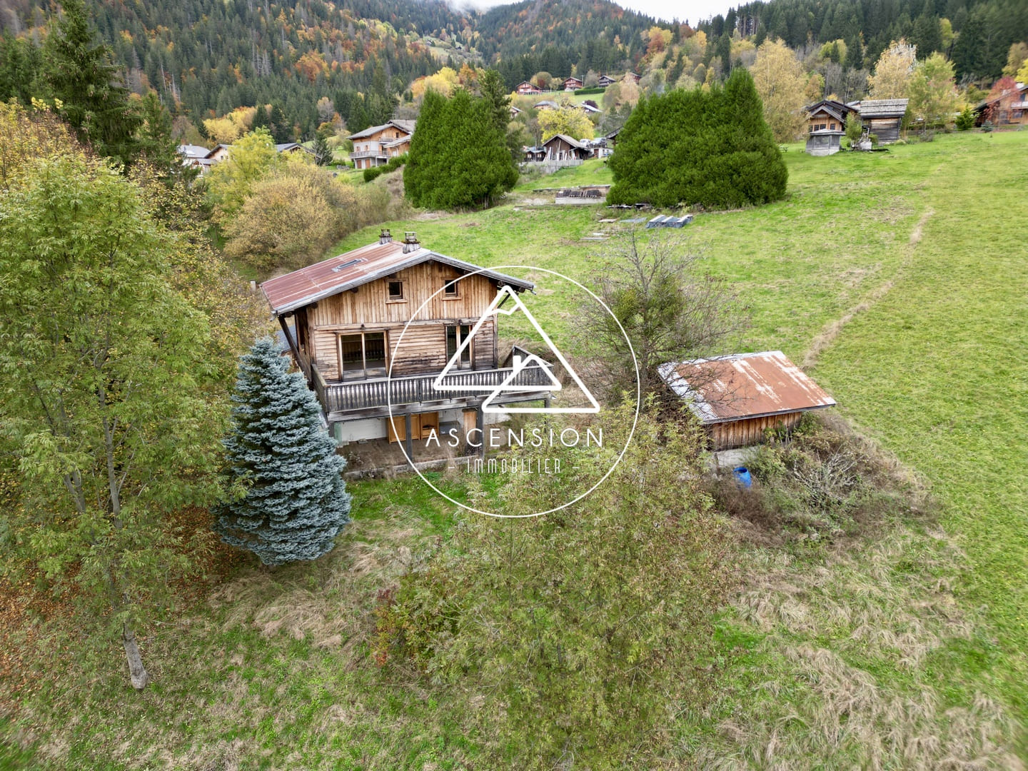 Chalet à rénover de 3 chambres avec vue panoramique sur les montagnes – Le Biot