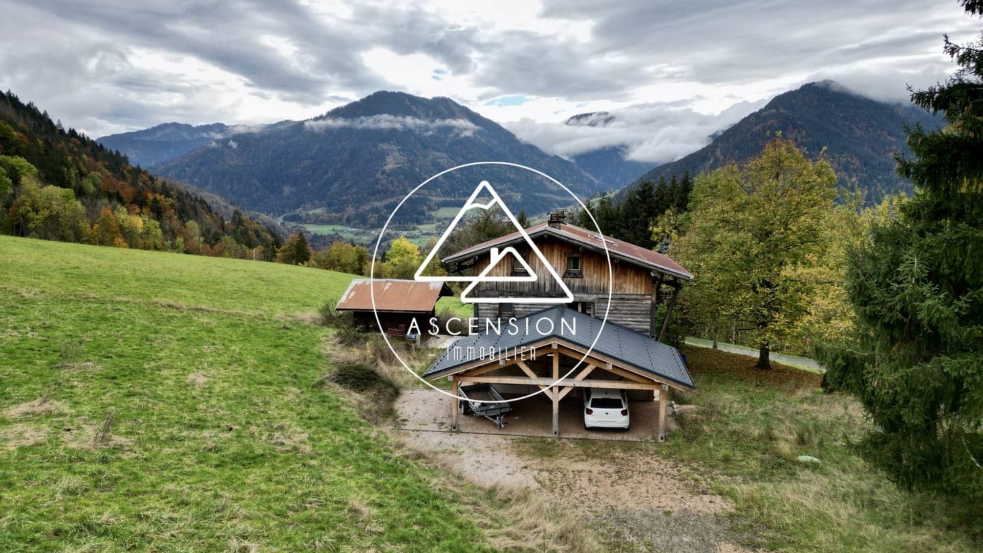 Chalet à rénover de 3 chambres avec vue panoramique sur les montagnes – Le Biot